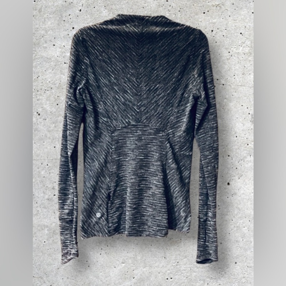 Lululemon Like New Women’s Kano Catch Me Long Sleeve Shirt - Picture 10 of 16